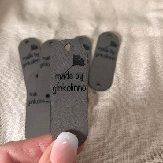 Labels halbrund 22 x 64 mm mit Niete, Logo/Wunschtext