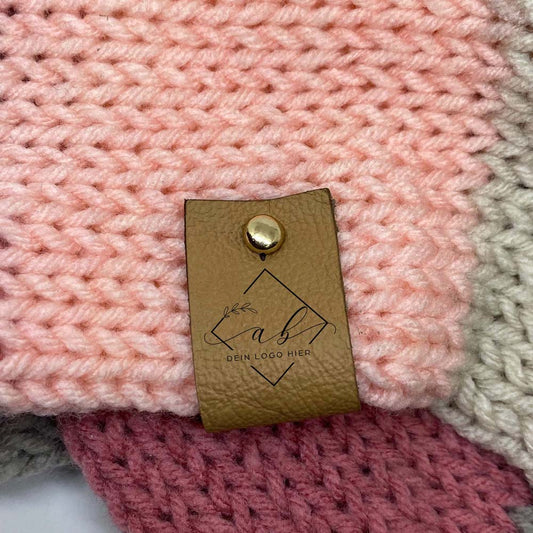 Labels 22 x 70 mm mit Niete, Logo/Wunschtext