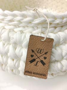 Hangtag 25 x 43 mm with logo