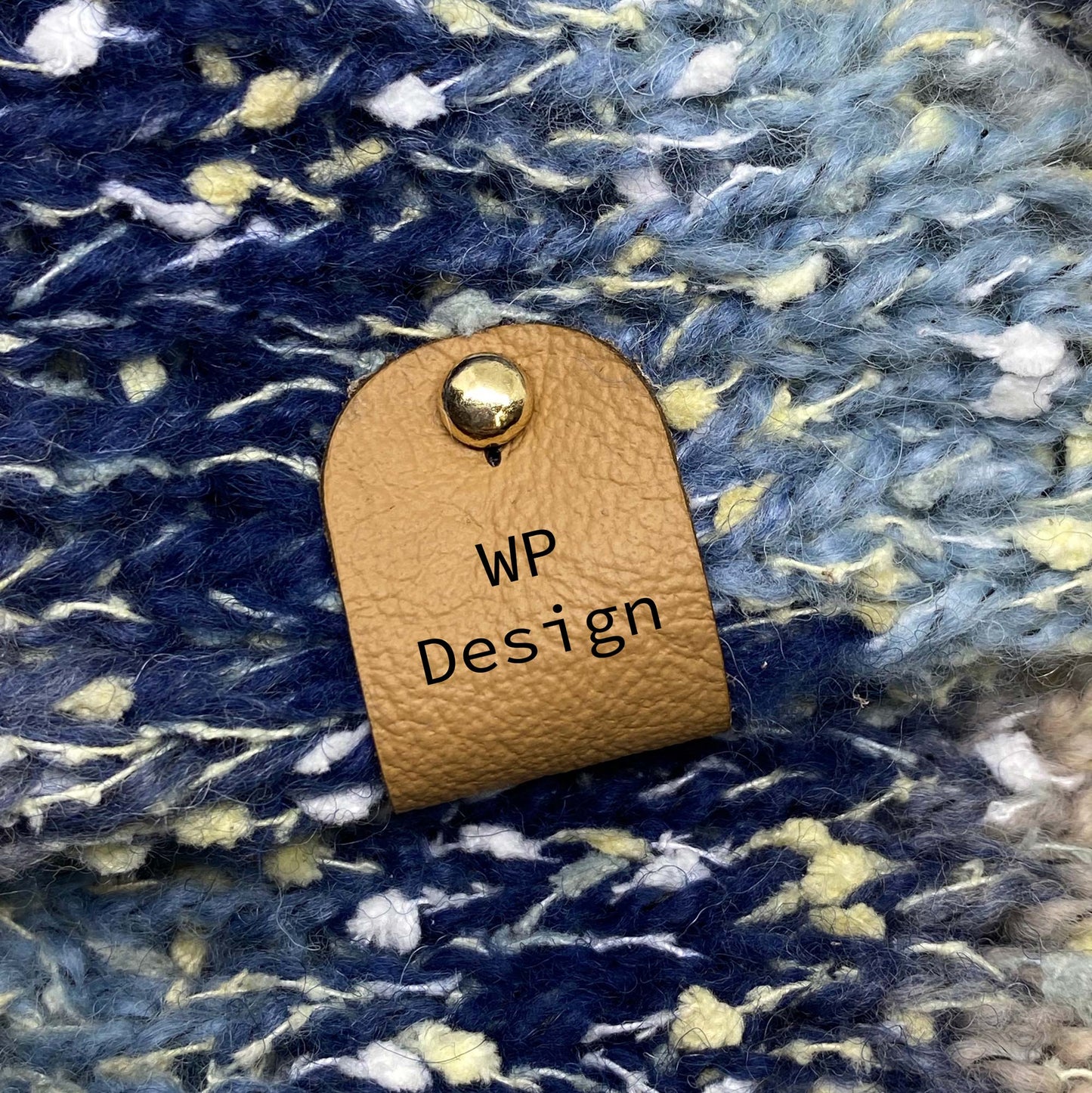 Labels half-round 22 x 64 mm with rivet, logo/desired text